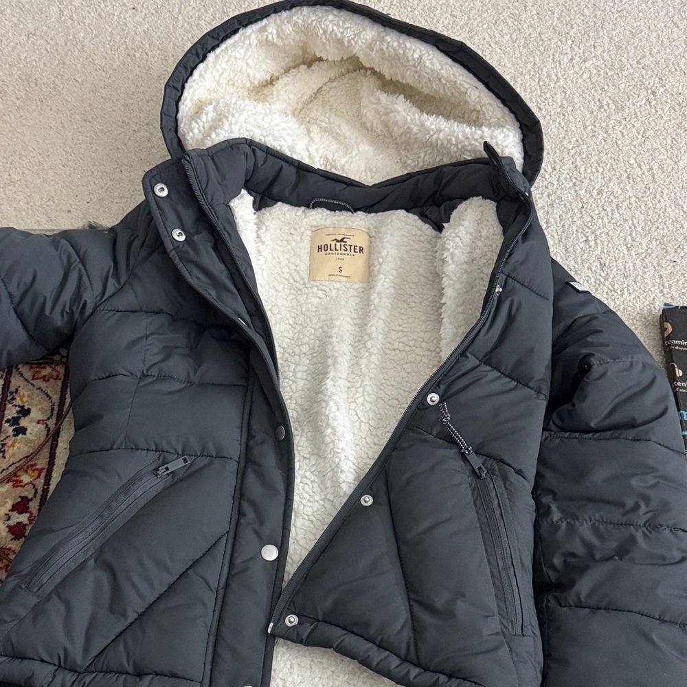 Hollister Charcoal Puffer Jacket with Fleece Lining